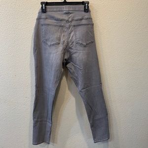 H&M Jeans - H&M gray Skinny Jeggings Size 14 H&M Jeans - H&M gray Skinny Jeggings Size 14